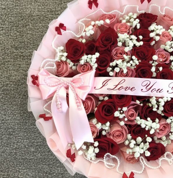 Vancouver Bouquet of red and pink roses 